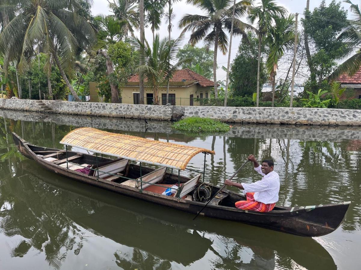 The Lake Paradise Boutique Resort Alappuzha Exterior photo