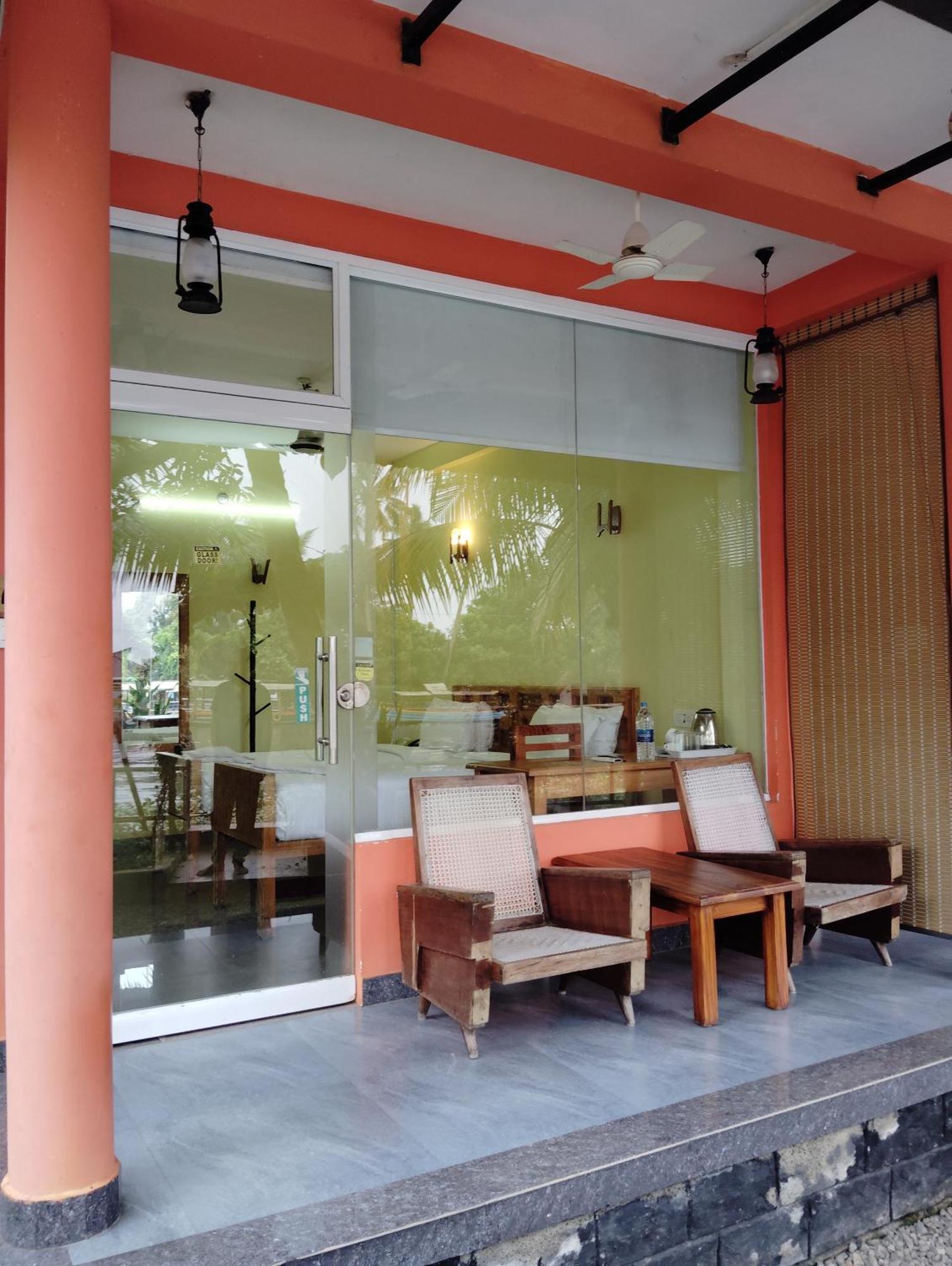 The Lake Paradise Boutique Resort Alappuzha Exterior photo