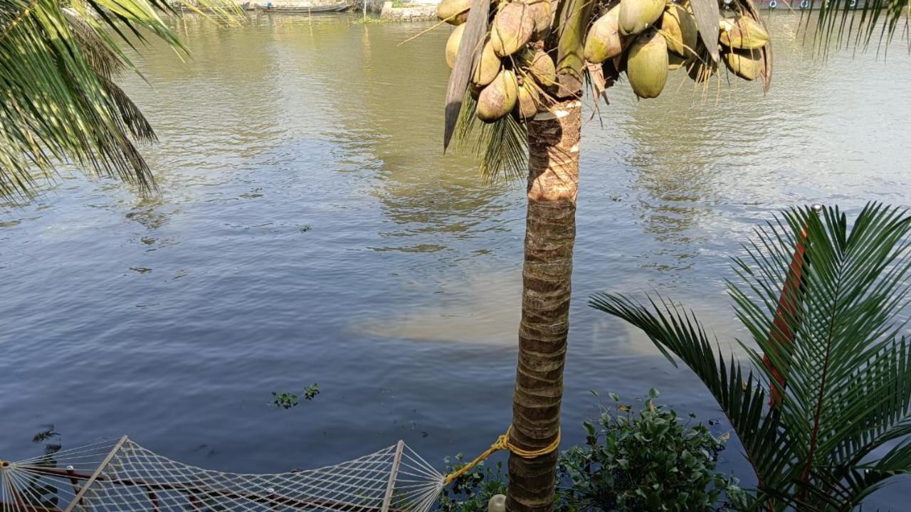 The Lake Paradise Boutique Resort Alappuzha Exterior photo
