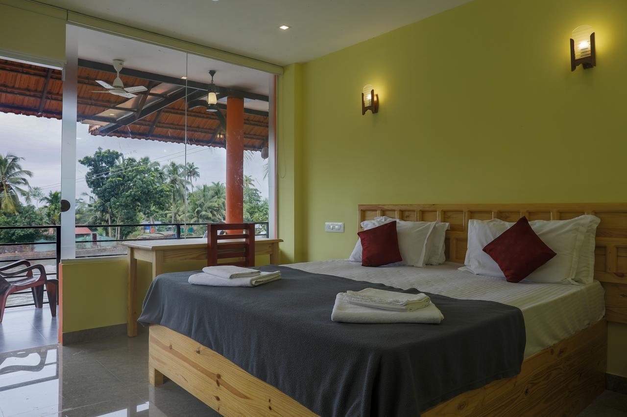 The Lake Paradise Boutique Resort Alappuzha Exterior photo