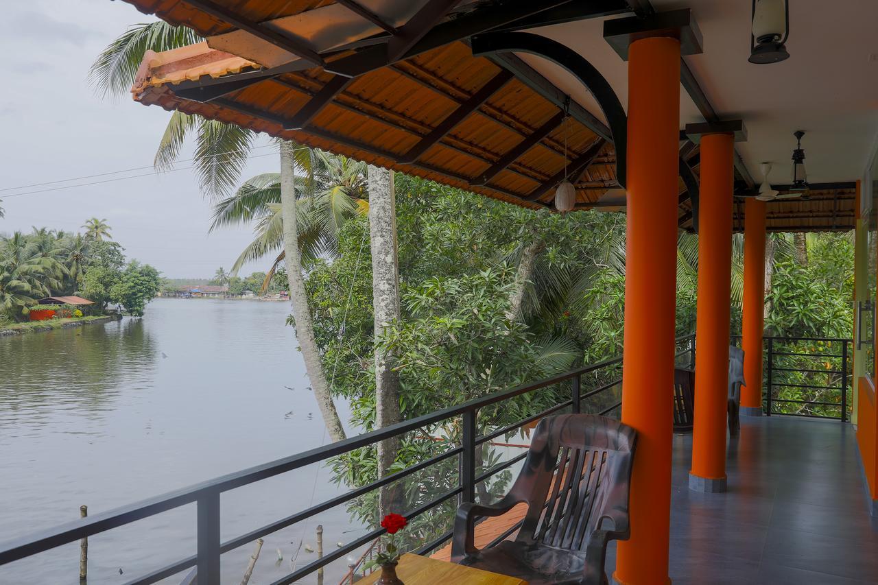 The Lake Paradise Boutique Resort Alappuzha Exterior photo